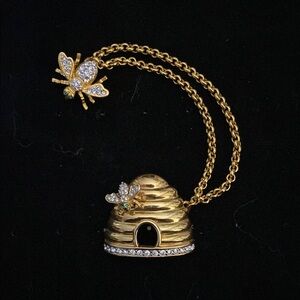 Gold Tone Joan Rivers Beehive Pin w/ Removable Bee Chain